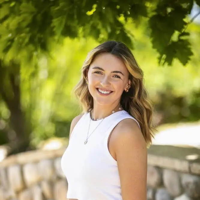 Headshot of Ellie VanGorder