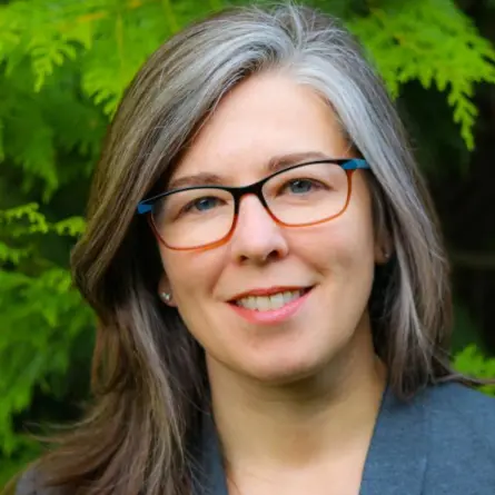 Julie Riesien Headshot
